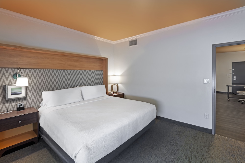 Standard Room, 1 King Bed, Accessible (Communications) - Photo 2