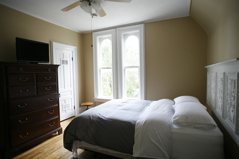 Deluxe Room, 1 Queen Bed, Connecting Rooms photo 3