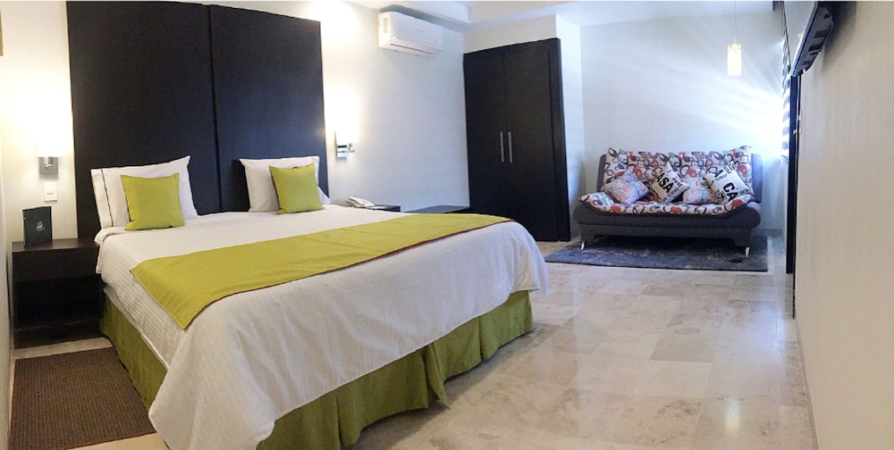 Superior Room, Non Smoking, Jetted Tub
