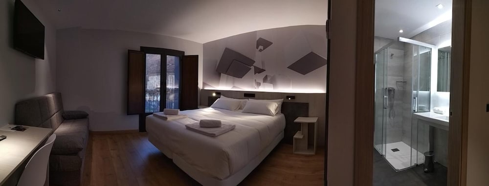 Superior Double or Twin Room (NERU Balcón) - Photo 7