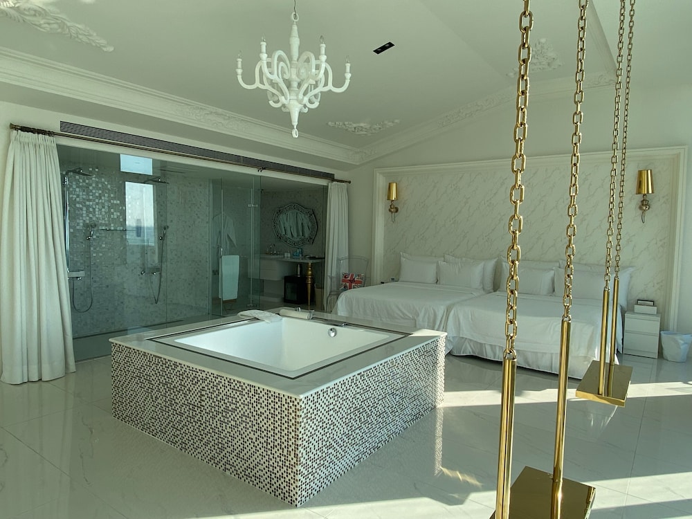 Classic Double Room, 1 King Bed, Ocean View photo 2