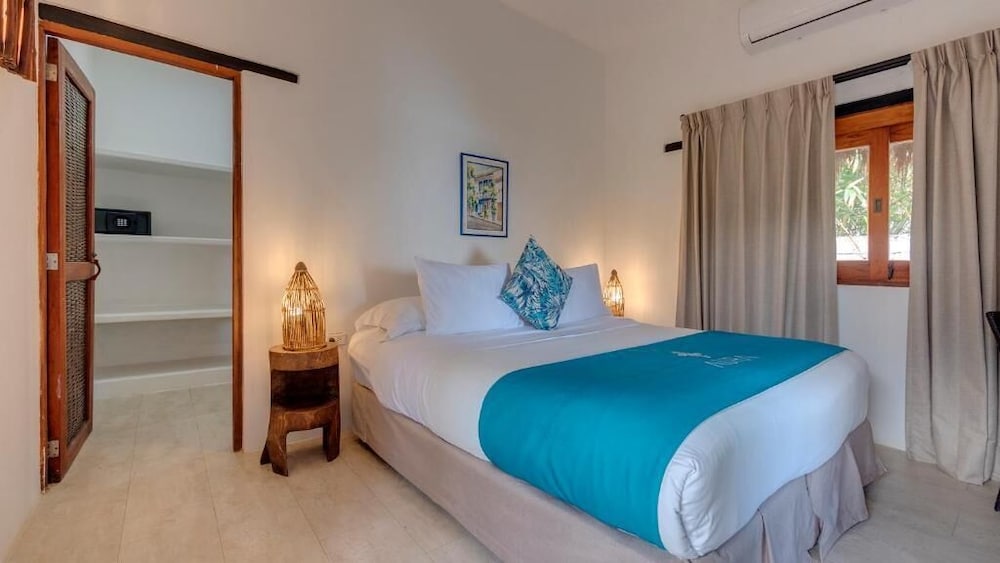 Standard Room, 1 Queen Bed - Photo 1