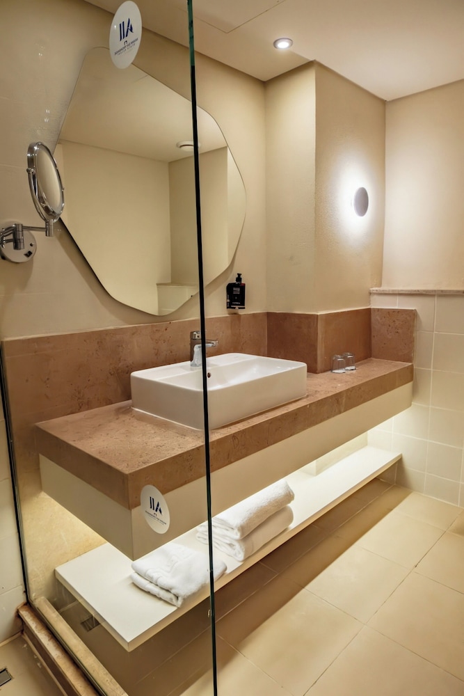Superior Room, 2 Twin Beds, Pool View (Beach side) - Photo 5