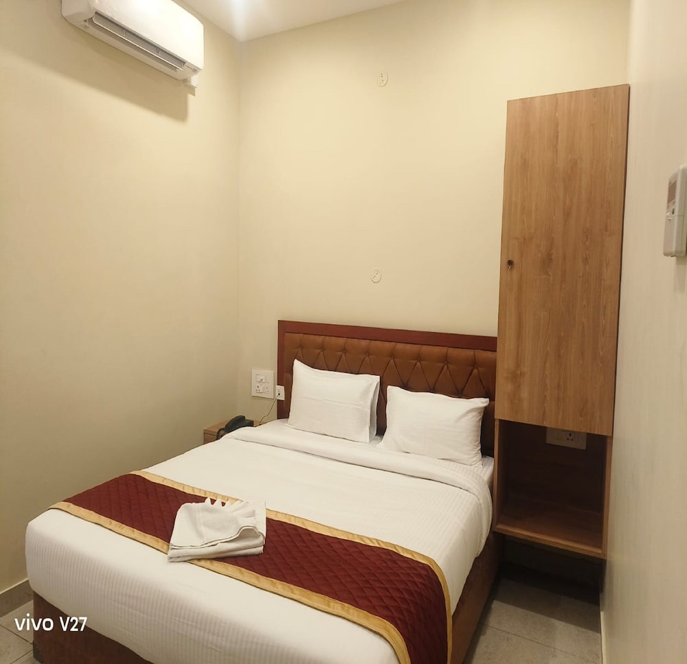 Deluxe Room - Photo 6