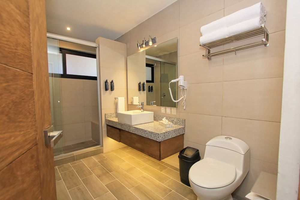 Standard Suite - Photo 2