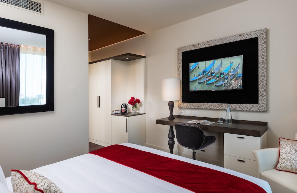 Superior Room thumbnail 5