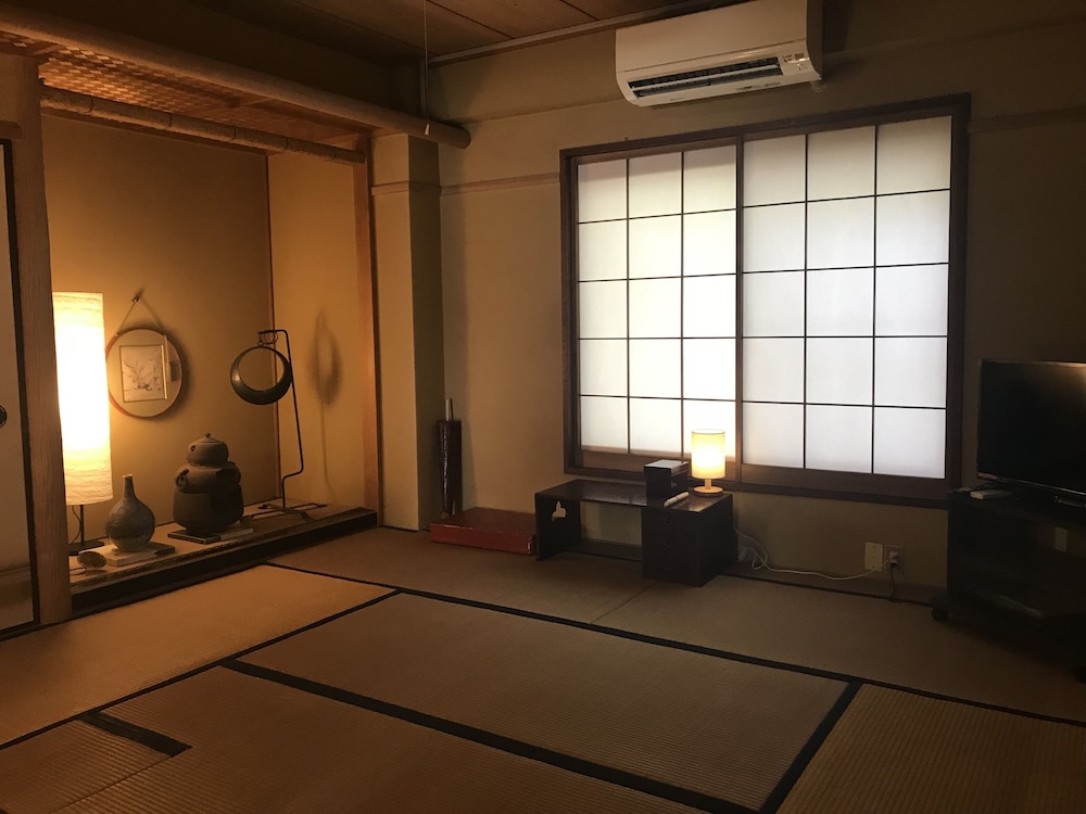 ROOM A photo 1