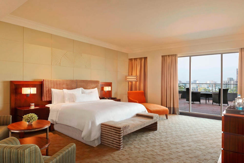 Executive Suite, 1 King Bed - Photo 3