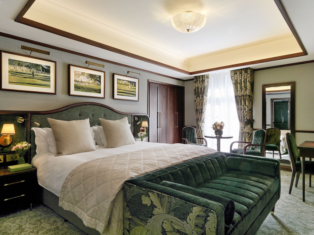 Master Suite Main House thumbnail 5