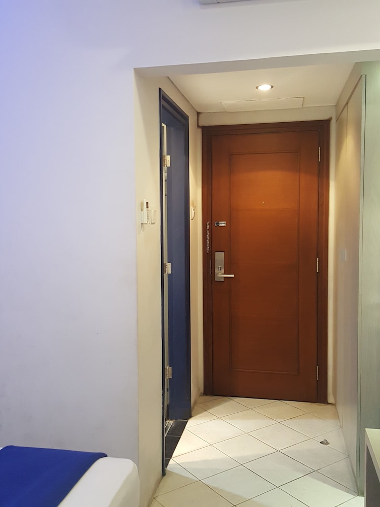 Deluxe Room - Photo 11