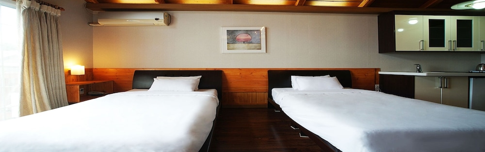Standard Twin Room - Photo 2