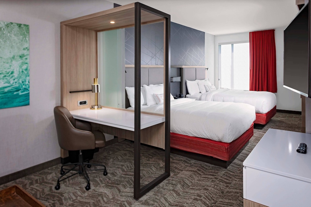 Suite, 2 Queen Beds photo 1
