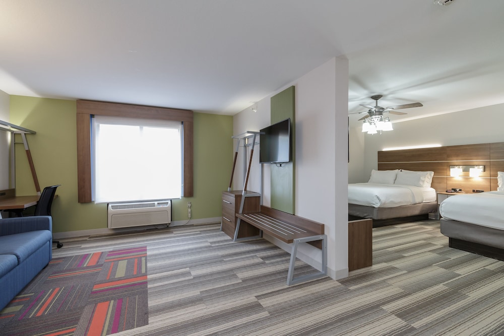 Suite, 2 Queen Beds - Photo 8