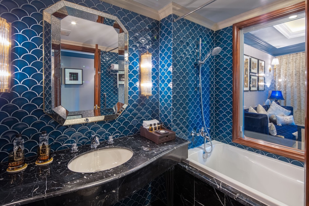Executive Suite - Photo 5