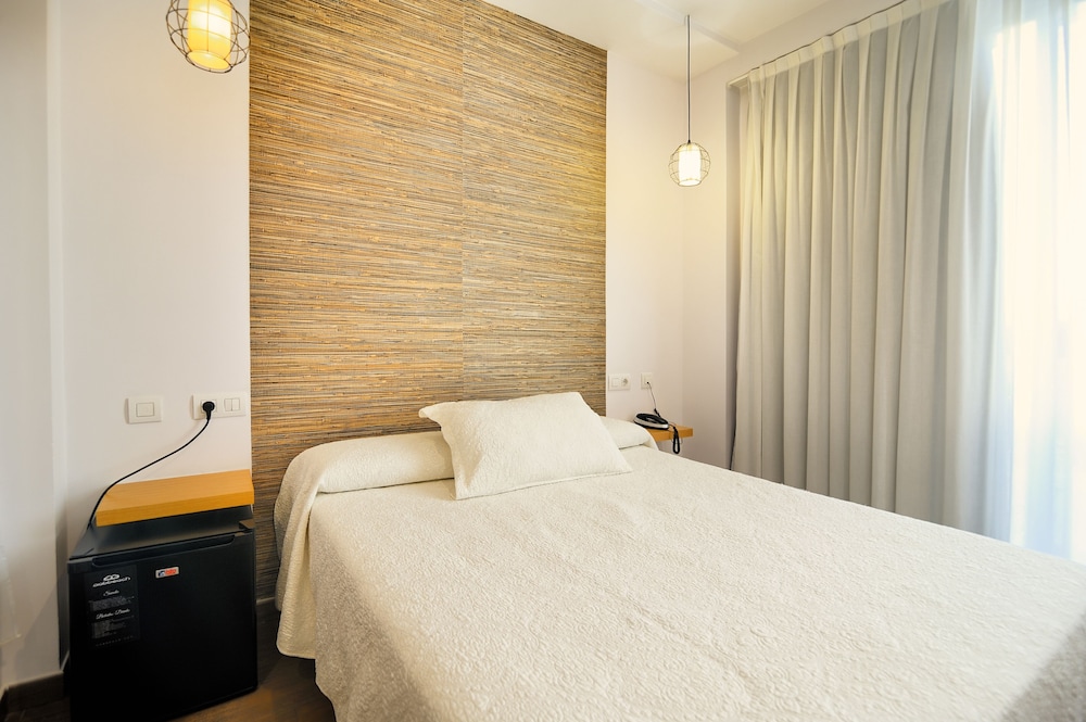 Superior Room, City View - Photo 10
