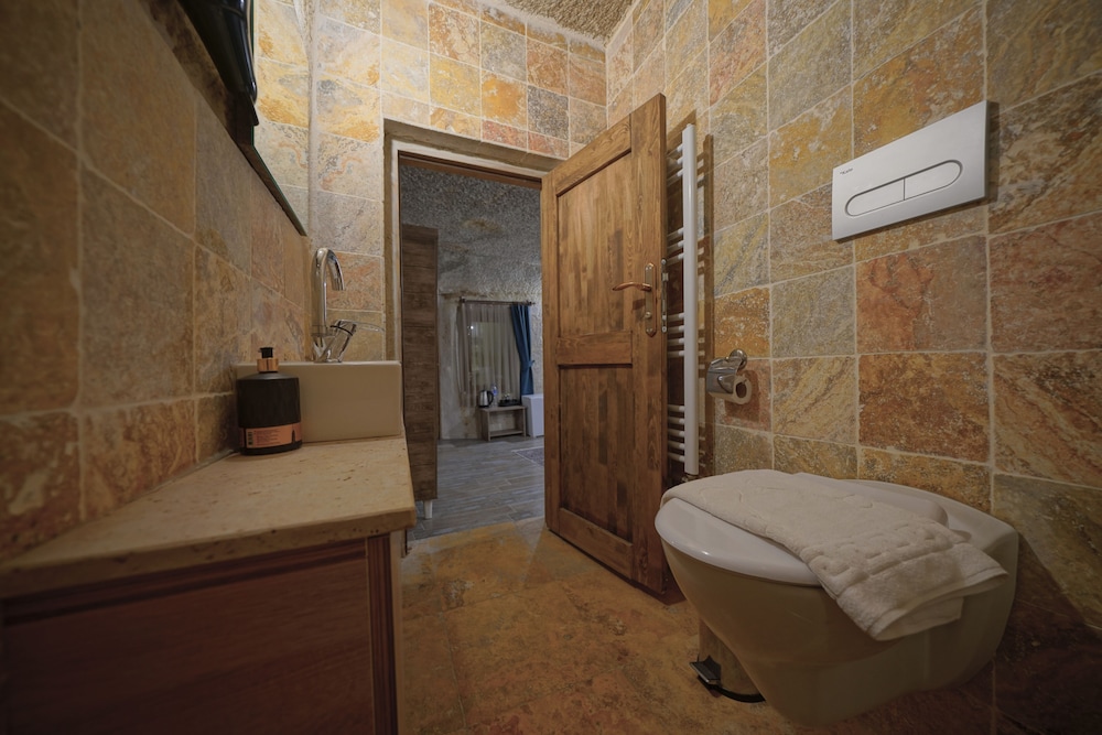 Deluxe Cave Room - Photo 15