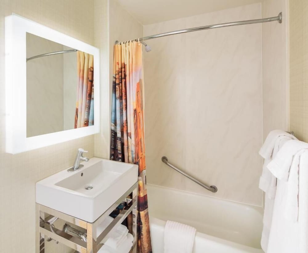 Standard Double Room, 2 Double Beds, Non Smoking, Private Bathroom