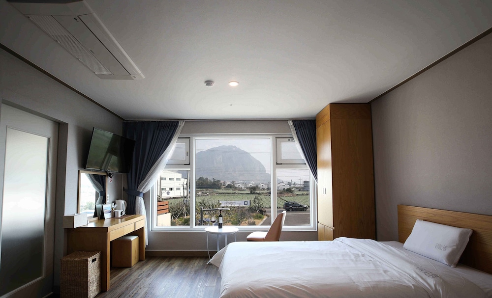 Deluxe Room (12PY)