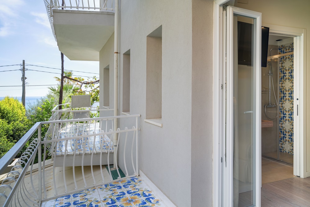 Comfort Family Camere Comunicanti Vista Mare Laterale thumbnail 6