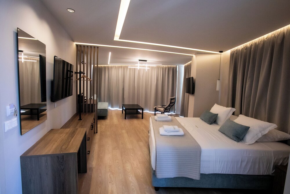 Luxury Spot B Grand City Balcony Escape photo 3