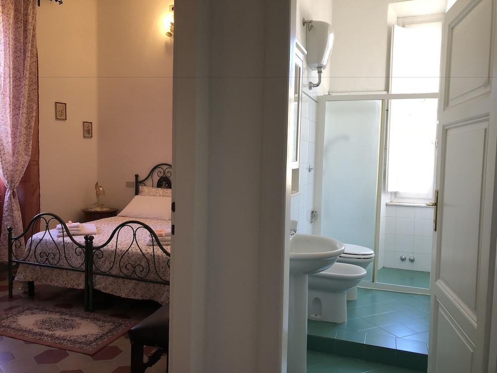 Classic Double or Twin Room, Garden View photo 3