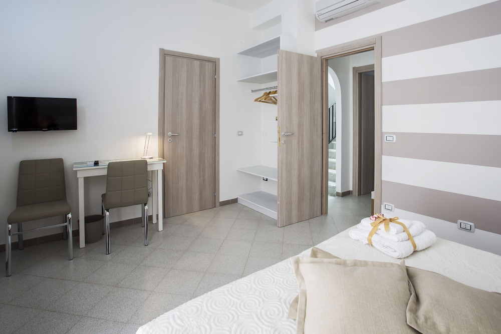 Standard Double Room, City View photo 2
