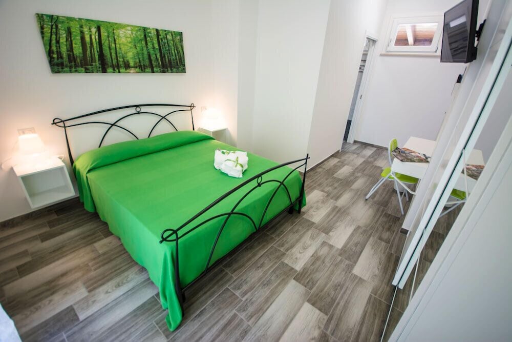 Double Room (Verde)