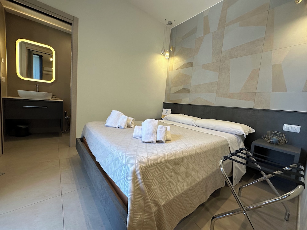 Classic Room, 1 Queen Bed, Private Bathroom, Ground Floor photo 1