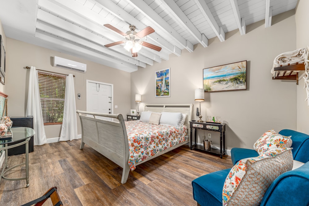 Room 3, King Bed