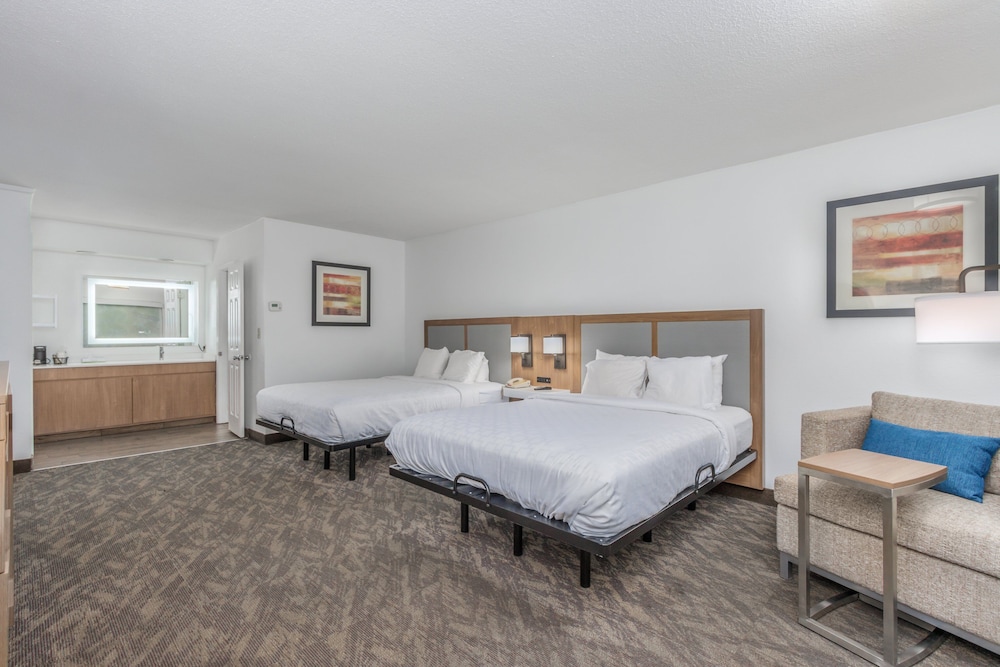 Standard Room, 2 Queen Beds - Photo 1
