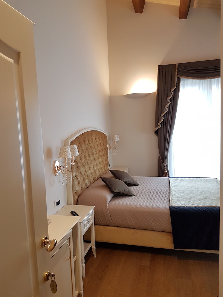 Comfort Double Room, Partial Lake View, Lakeside photo 3