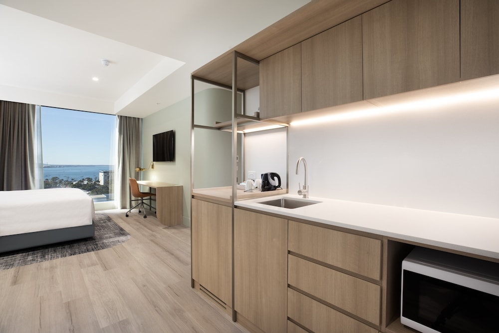 Suite, 1 King Bed, Kitchenette, Bay View (Dining) - Photo 2