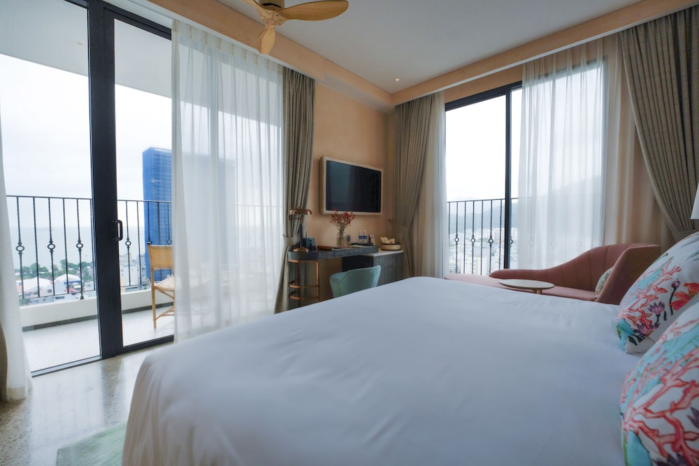 Deluxe King Room photo 3