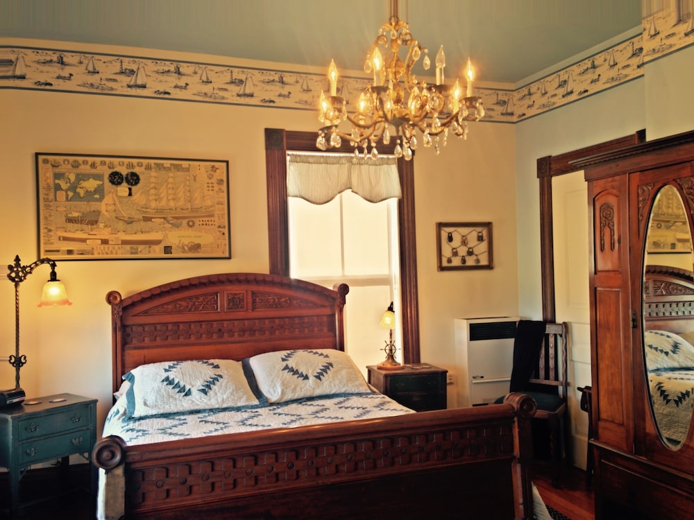 Classic Room, 1 Queen Bed, Garden View