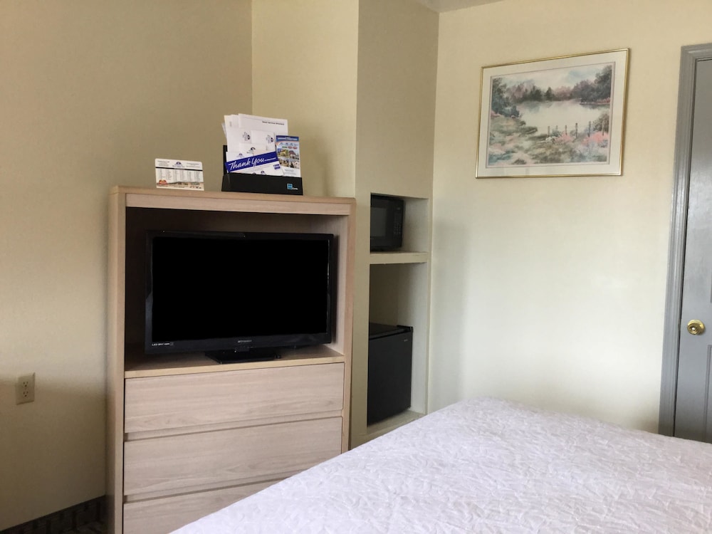 Room, 1 King Bed, Accessible, Non Smoking - Photo 6