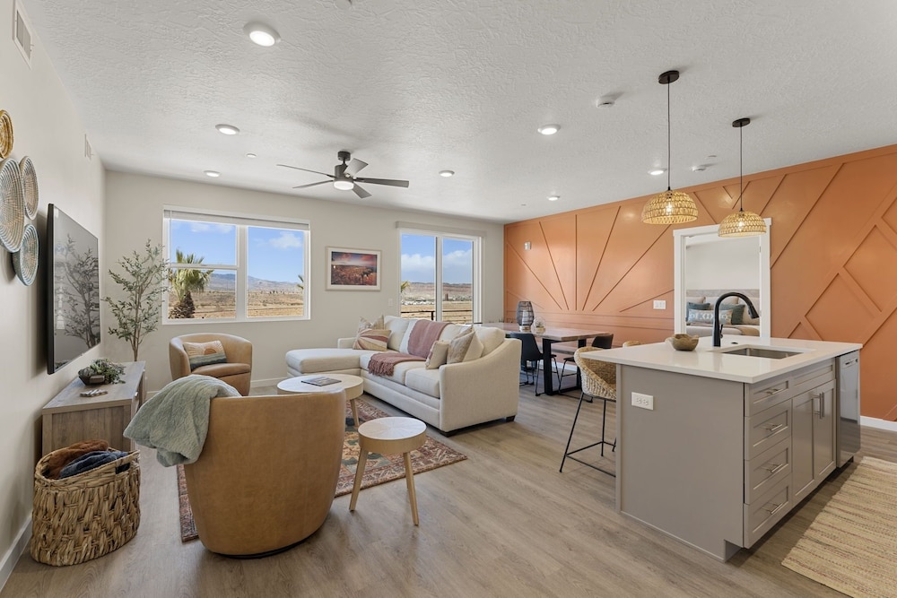 Condo, 2 Bedrooms