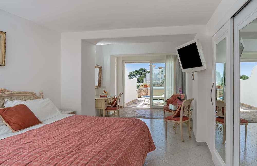Deluxe Double or Twin Room, Partial Sea View
