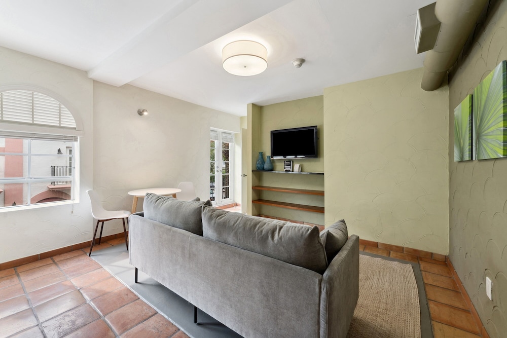 Deluxe Suite, 1 King Bed, Balcony (Self Check-In With Virtual Front Desk)