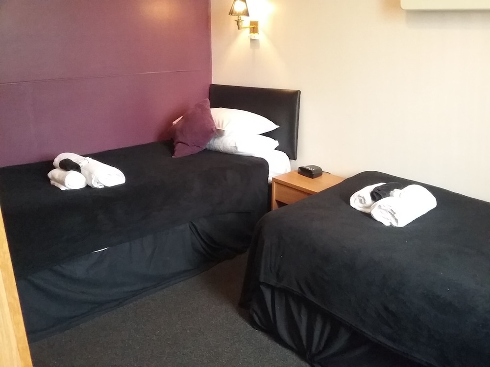 Twin Room, Ensuite photo 3