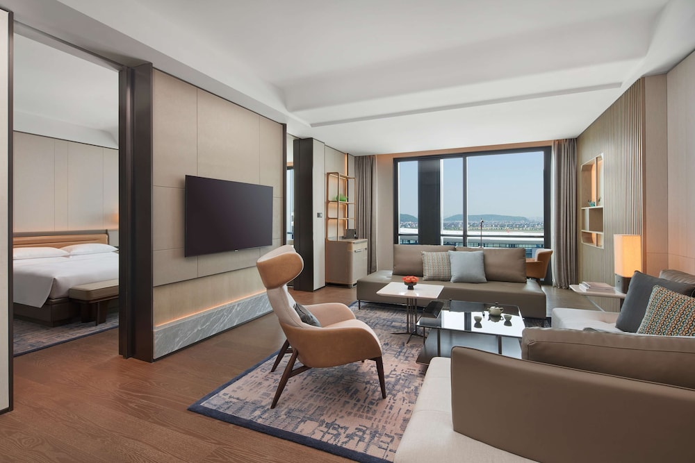 Regency Suite photo 2