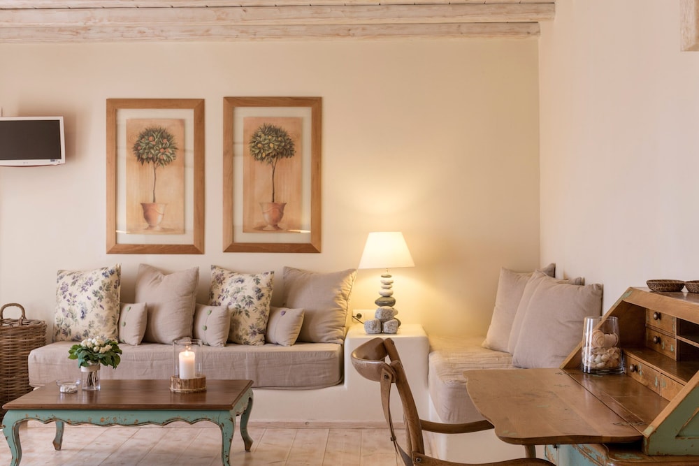 Superior Suite - Photo 5