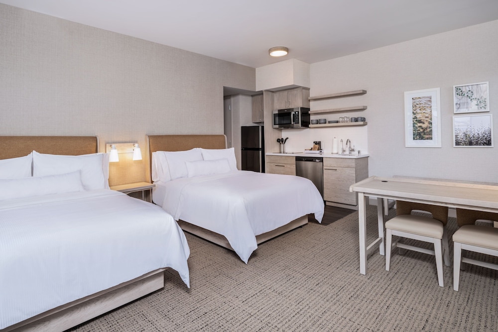 Studio, 2 Queen Beds (Mobility Accessible, Roll-In Shower) photo 3