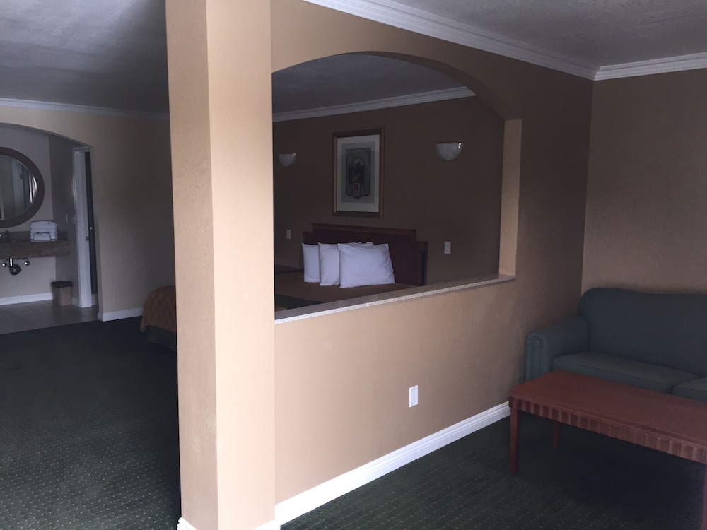 Jetted Spa Suite, 1 King Bed(Non-Smoking) - Photo 3