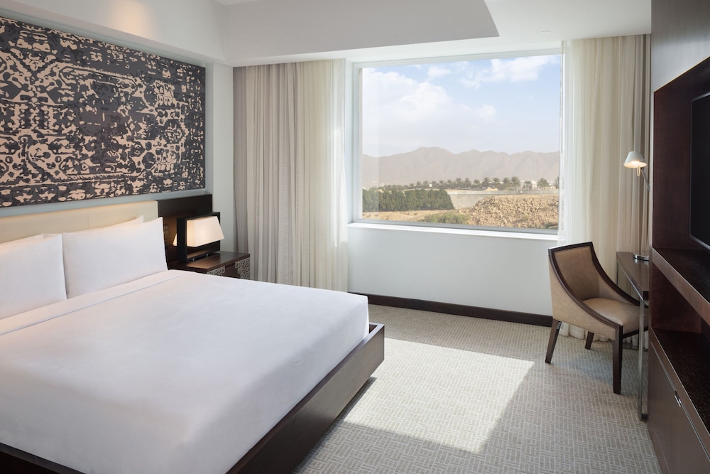 Premium Room, 1 King Bed with Sofa bed - Photo 3