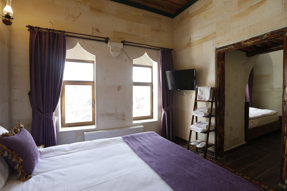 Superior Triple Room photo 3