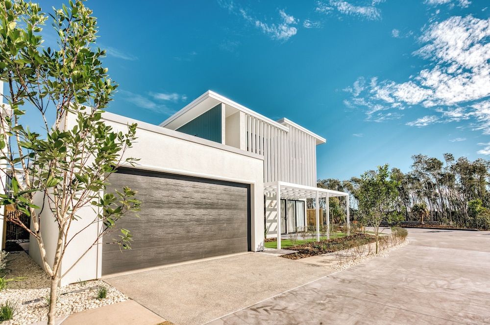 Four Bedroom Lily Luxury Home with Pool photo 1