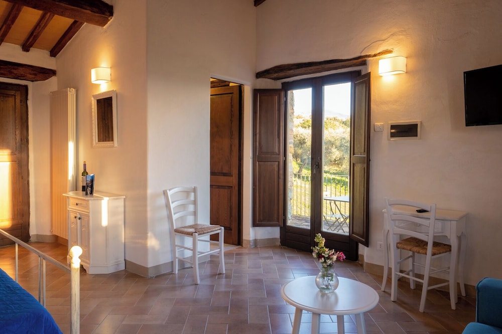 Honeymoon Studio Suite, 1 Queen Bed, Terrace, Valley View photo 3