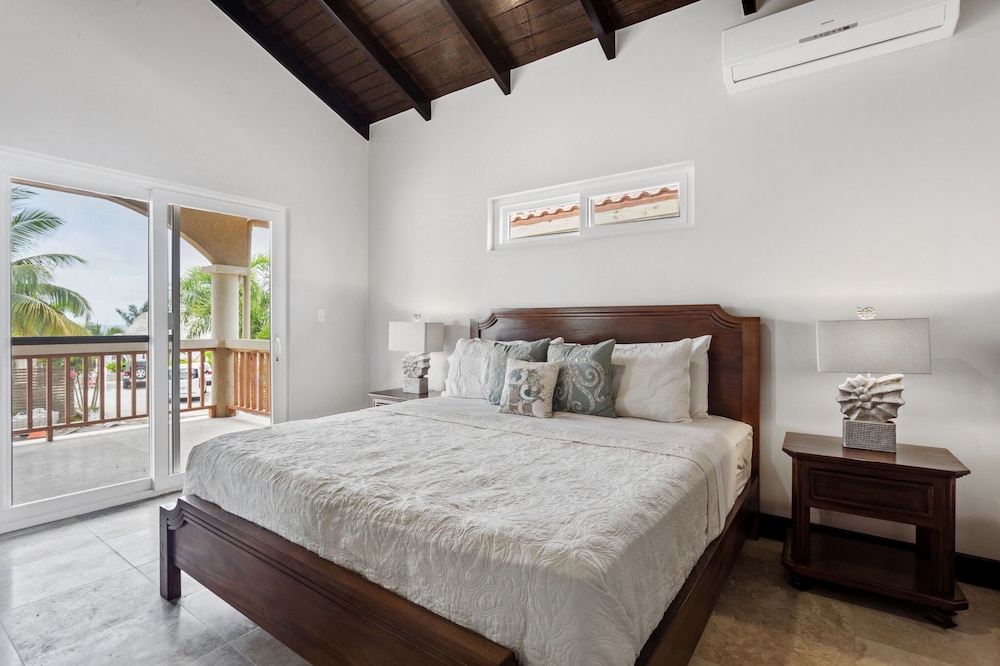 Sea Horse Luxury Villa, 4 Bedrooms, Ocean View photo 3