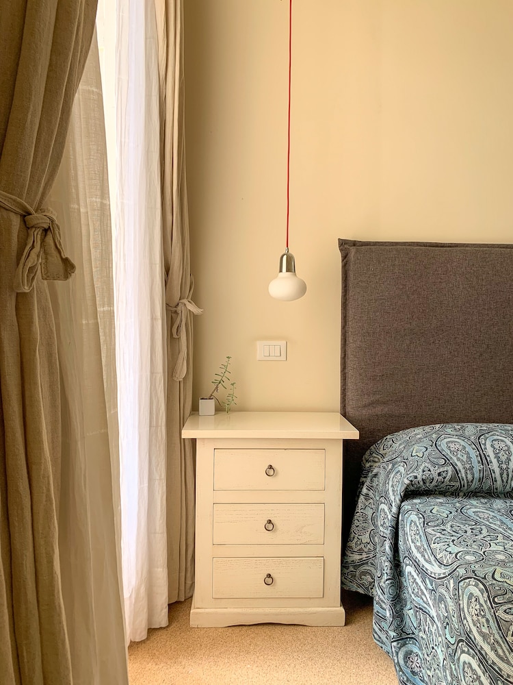 Classic Double Room, Ensuite, City View photo 2