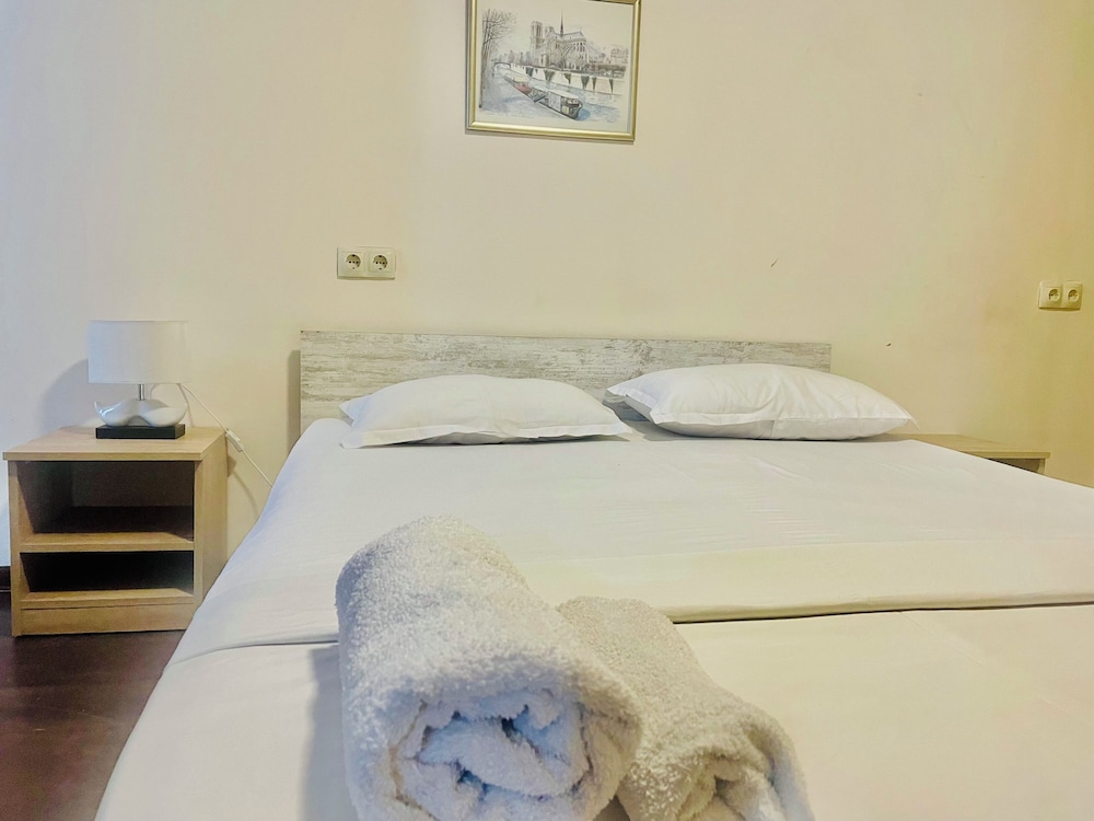 City Room photo 2